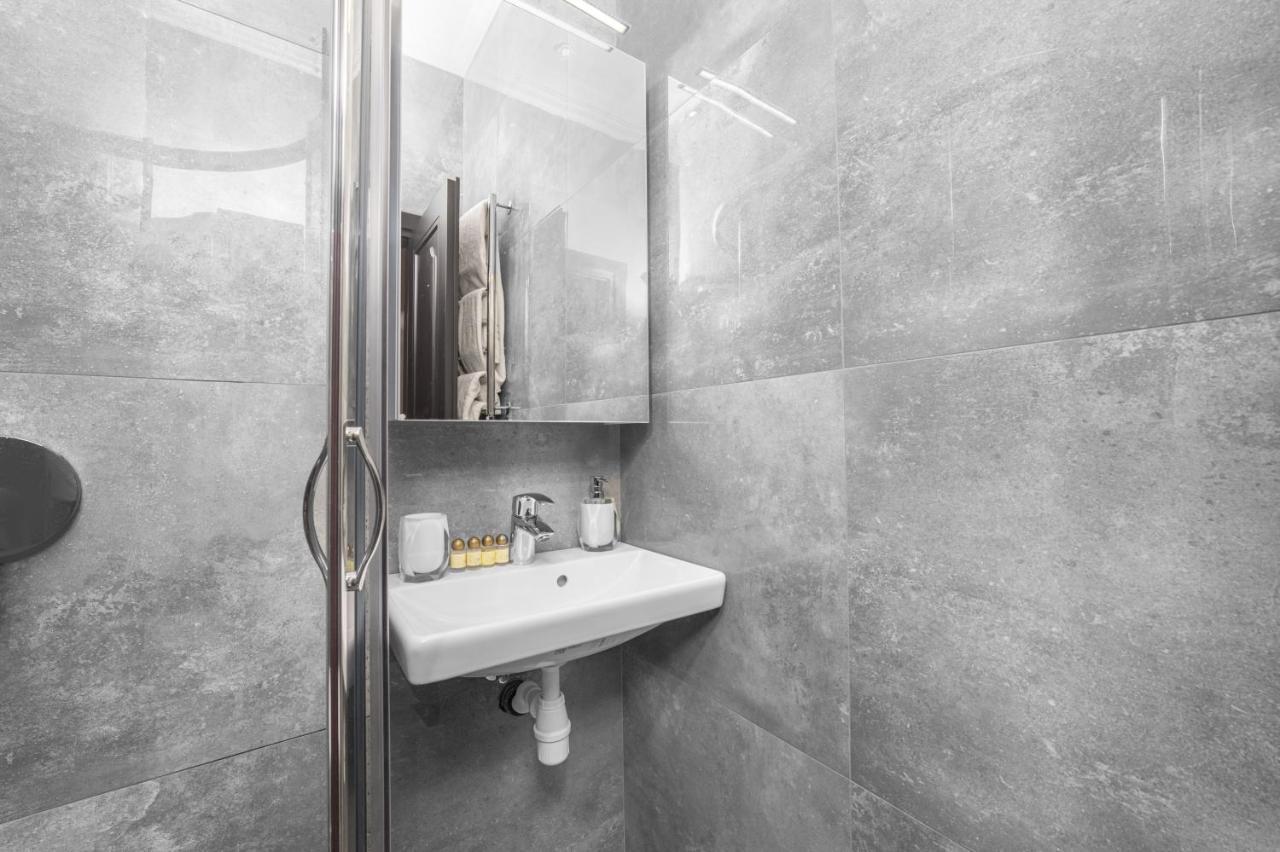 Apart Hotel D'Monica Odessa Ngoại thất bức ảnh